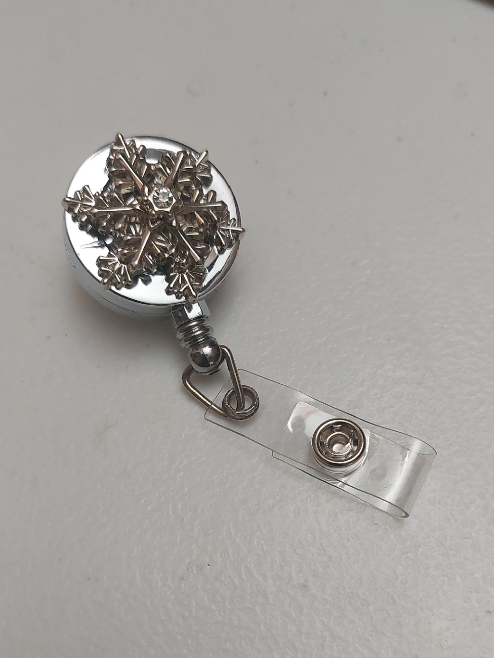 Ganz Spinning Snowflake Dark Clear Silver Tone ID Badge Holder Retractable Reel
